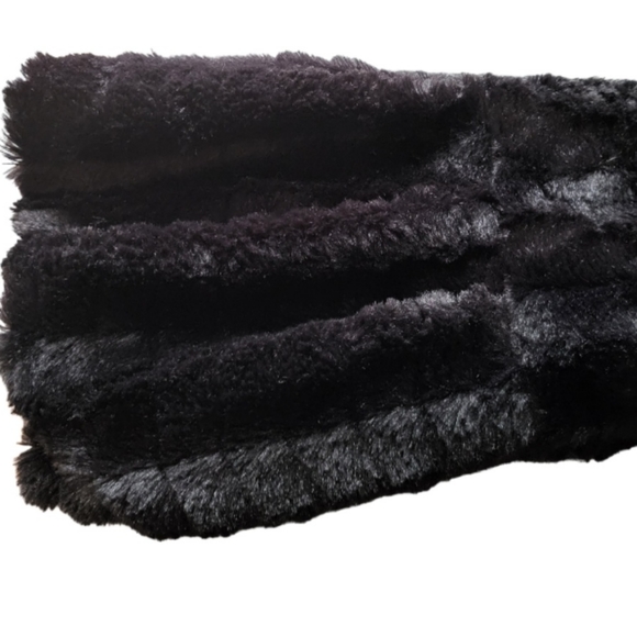 Cropped Faux Fur Jacket - Picture 6 of 8